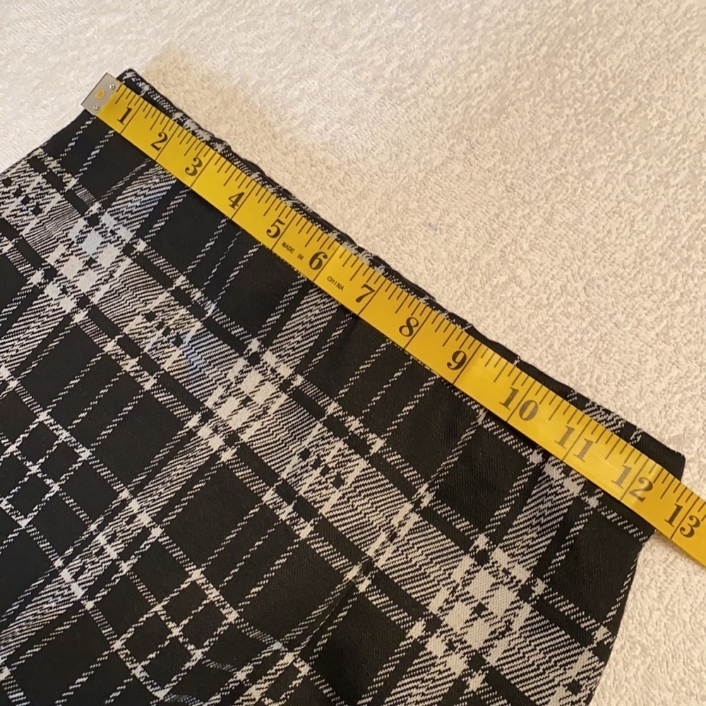 Better Be mini skirt split in front pull on elastic waist plaid size small NWOT - Picture 3 of 7